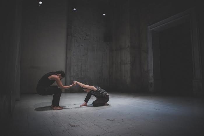 Μία προσωπικὴ ματιὰ στὸ ἔργο τῆς Ἀρτέμιδος Λαμπίρη, "ΜΕΤΑ" (Κωνσταντῖνος Σταυρόπουλος)