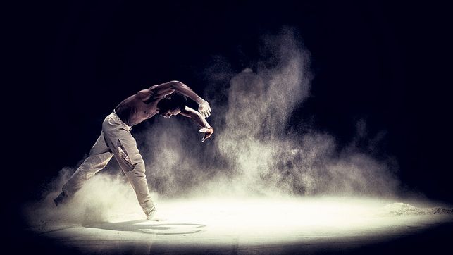 Nederlands Dans Theater: Η σαγήνη της τελειότητας άρθρο της Ναταλίας Κουτσούγερα