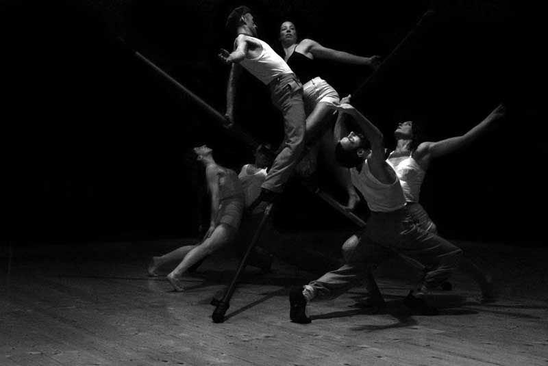 Και όμως κινείται «Το σωματίδιο του Θεού» | Dancetheater.gr Φεβρουαρίος 2013