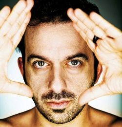 Πρόσωπα -Τα δύο πρόσωπα του Κωνσταντίνου Ρήγου / Γυμνός Προβοκάτορας | tovima.gr