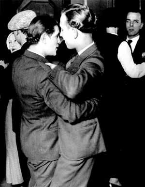 Χορεύοντας το Φύλο μου , Του Παναγιώτη Κούστα