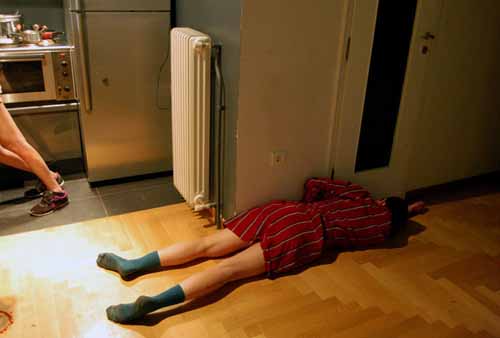 Εκτοπλάσματα: Όταν μόνο οι νεκροί μένουν ζωντανοί της Ναταλίας Κουτσούγερα (Dancetheater.gr) Εκτοπλάσματα,Όταν μόνο οι νεκροί μένουν ζωντανοί , Ναταλίας Κουτσούγερα ,(Dancetheater.gr)