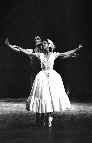 Rudolf Nureyev and Margot Fonteyn in Le Spectre de la rose