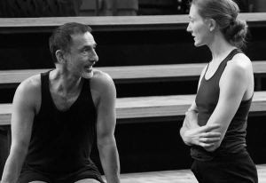 Από το μάρμαρο στην κίνηση: ο Δημήτρης Παπαϊωάννου ετοιμάζει ειδική παράσταση για τα 40 χρόνια του Μουσείου Κυκλαδικής Τέχνης