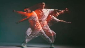 45 χορευτές, 8 μουσικοί, αμέτρητες στιγμές αυτοσχεδιασμού!