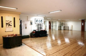 Ενοικιάζεται αίθουσα 200τ.μ.για μαθήματα/σεμινάρια/πρόβες στον Χολαργό