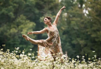 «Χορεύοντας πέρα από τον δισταγμό» // Χοροθεραπεία με τη Λήδα Shantala