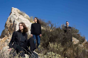 Ίρις Καραγιάν - My Mind Like The Sky | άρθρο της Ναταλίας Κουτσούγερα